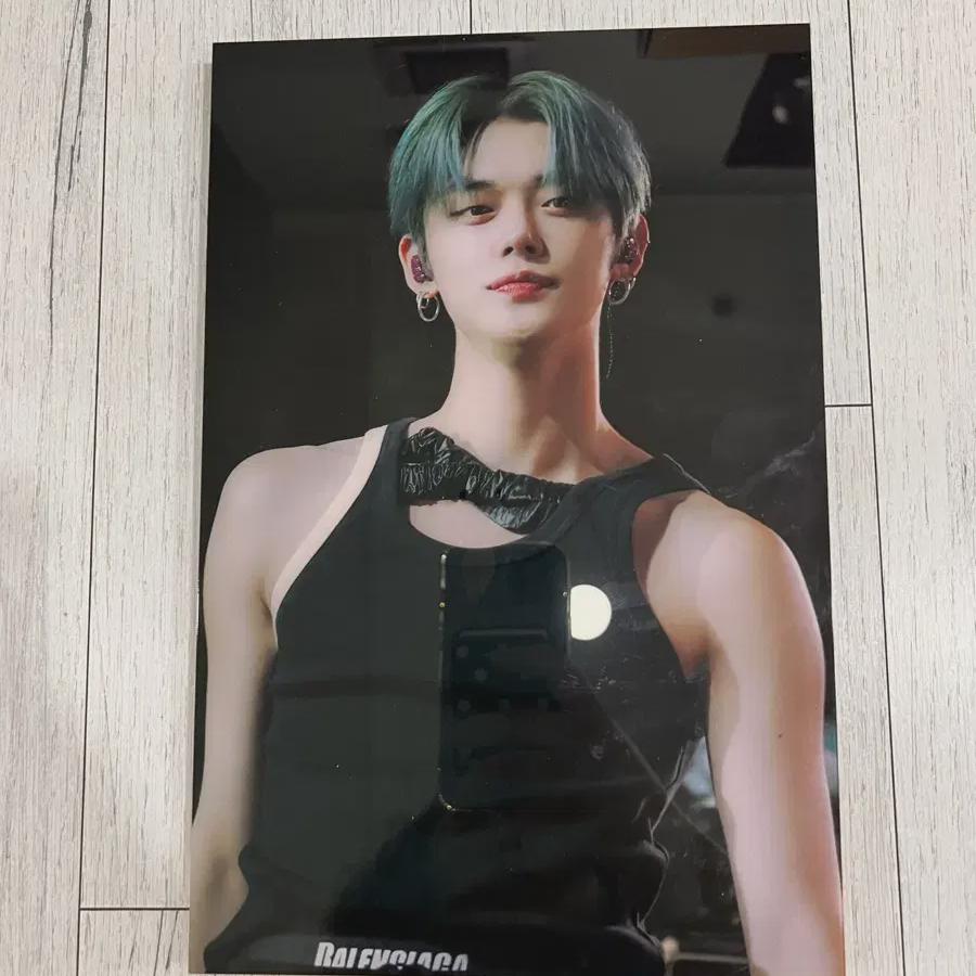 Tomorrow X Together Yeonjun Acral Frame
Tomorrow X Together Yeonjun Acral Frame