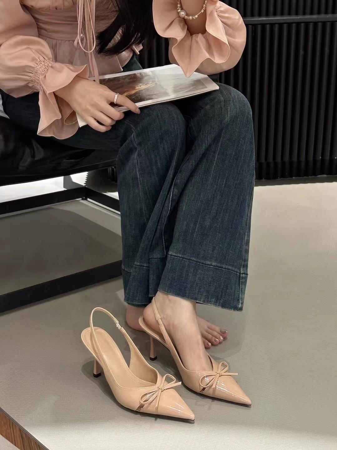 Весна новая модная сумка голова спина пустая розовая милый бант маленькая квадратная голова не устают ноги высокий каблук сандалии женские 40 розовый
Весна новая модная сумка голова спина пустая розовая милый бант маленькая квадратная голова не устают ноги высокий каблук сандалии женские 40 розовый