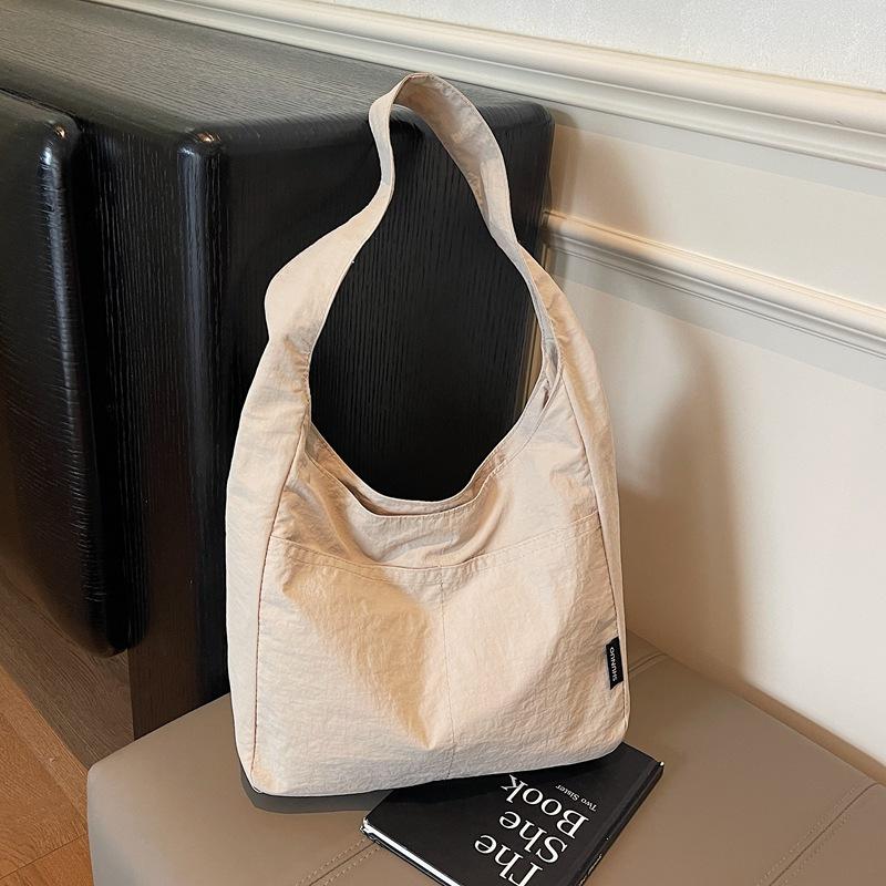Nylon cloth shoulder bag niche design large capacity tote bag autumn and winter lightweight simple underarm bag handbag хаки
Nylon cloth shoulder bag niche design large capacity tote bag autumn and winter lightweight simple underarm bag handbag хаки