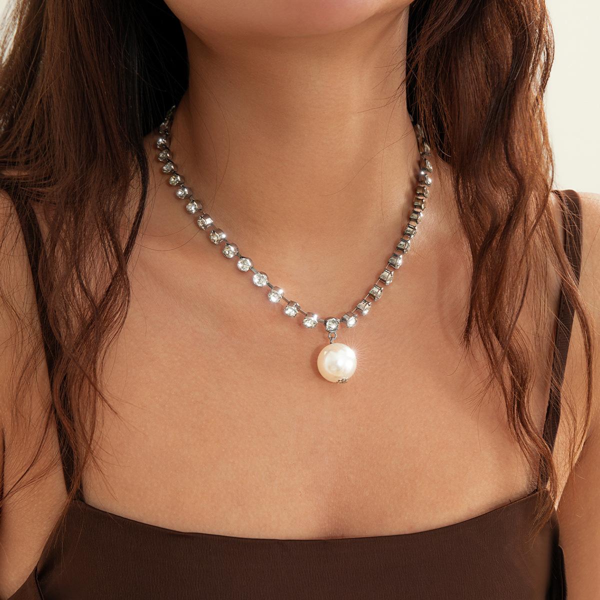 Simple imitation pearl pendant full diamond collarbone chain, versatile temperament metal chain neck jewelry See details
Simple imitation pearl pendant full diamond collarbone chain, versatile temperament metal chain neck jewelry See details
