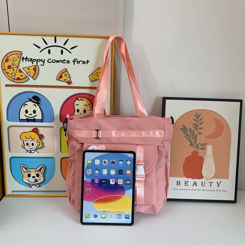 Small fresh and versatile mailman bag women s 2025 new fashion nylon shoulder bag simple messenger bag чорний
Small fresh and versatile mailman bag women s 2025 new fashion nylon shoulder bag simple messenger bag чорний