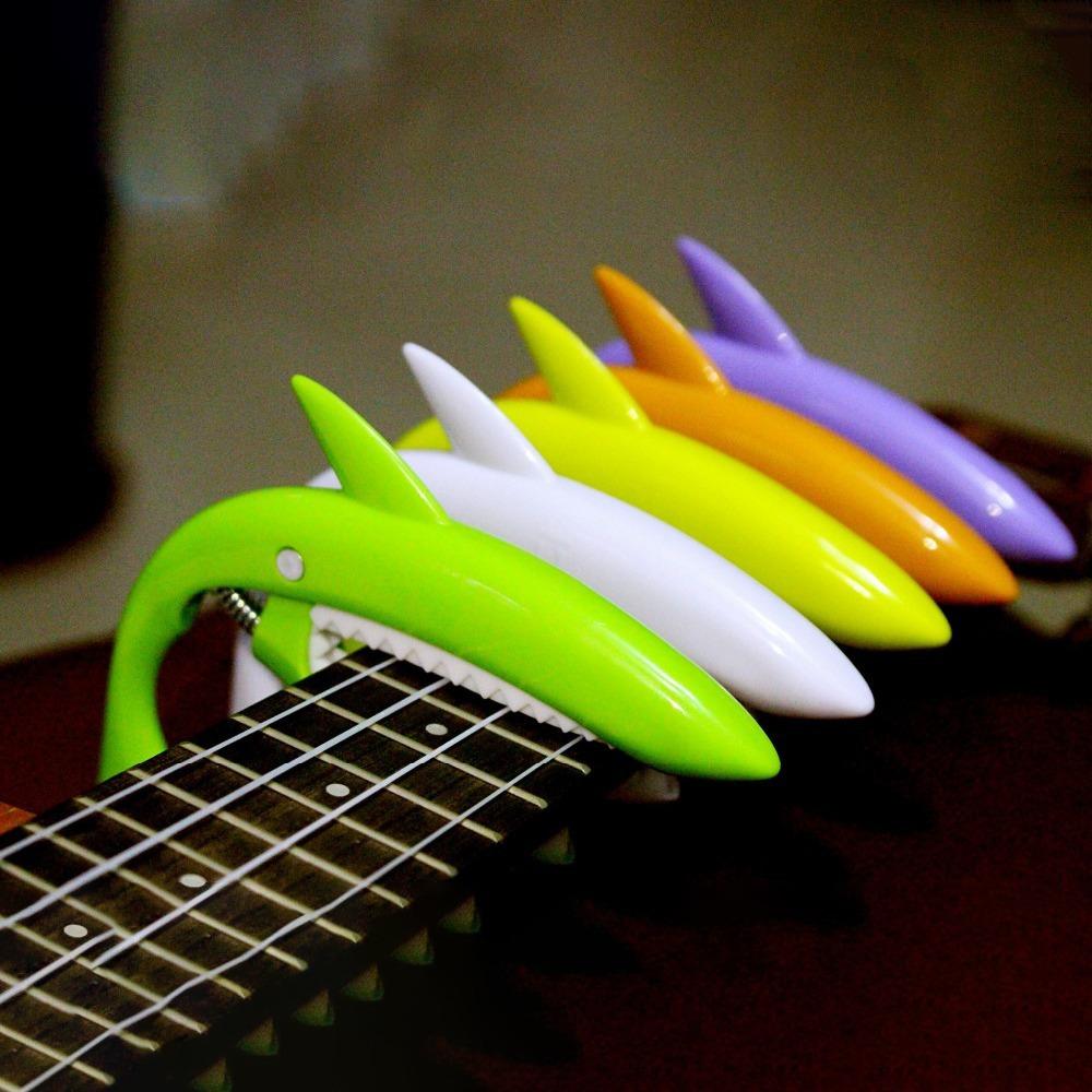 Подходит для 4-6 струнной гитары Shark Guitar Capo Professional Shark Guitar Hand Grab Classical Guitars
Подходит для 4-6 струнной гитары Shark Guitar Capo Professional Shark Guitar Hand Grab Classical Guitars