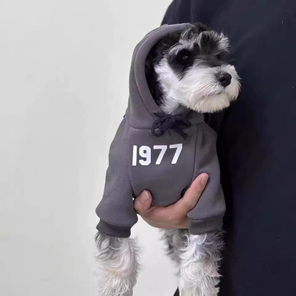 Теплая флисовая толстовка с капюшоном для маленьких собак - Осень/Зима L for 9-11 lbs
Теплая флисовая толстовка с капюшоном для маленьких собак - Осень/Зима L for 9-11 lbs