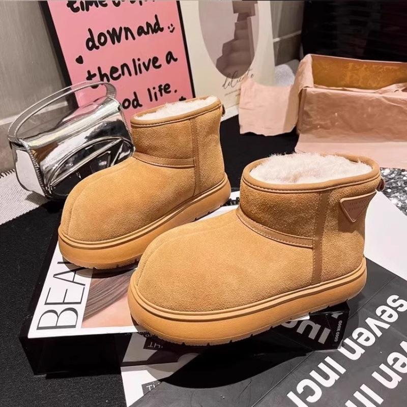Maillard retro non-slip warm snow boots women s 2025 autumn and winter new velvet thickened Northeast cotton shoes bag heel 35 коричневий
Maillard retro non-slip warm snow boots women s 2025 autumn and winter new velvet thickened Northeast cotton shoes bag heel 35 коричневий