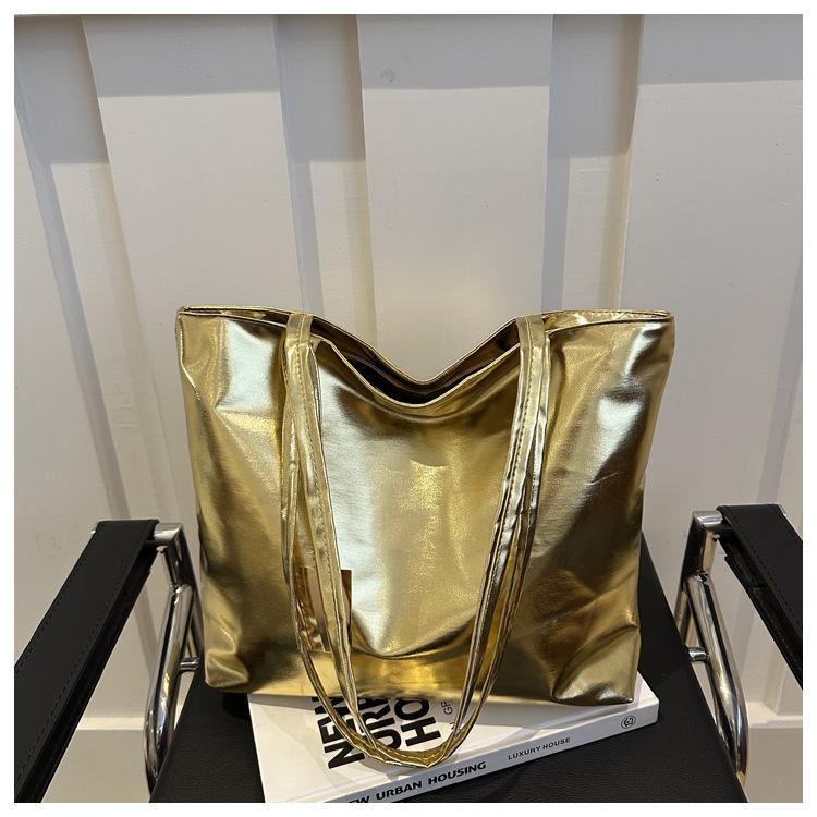 Сумка женская новая модная портативная текстура большая вместительная сумка-тоут нишевый дизайн сумка через плечо подмышкой сумка для поездок на работу
Сумка женская новая модная портативная текстура большая вместительная сумка-тоут нишевый дизайн сумка через плечо подмышкой сумка для поездок на работу