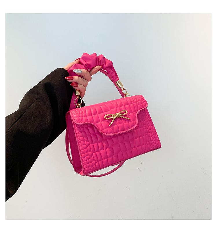 Жіноча сумка через плече 2024 року нова популярна нова сумка через плече з візерунком крокодила в іноземному стилі літня модна маленька квадратна сумка солодкого кольору рожевий
Жіноча сумка через плече 2024 року нова популярна нова сумка через плече з візерунком крокодила в іноземному стилі літня модна маленька квадратна сумка солодкого кольору рожевий