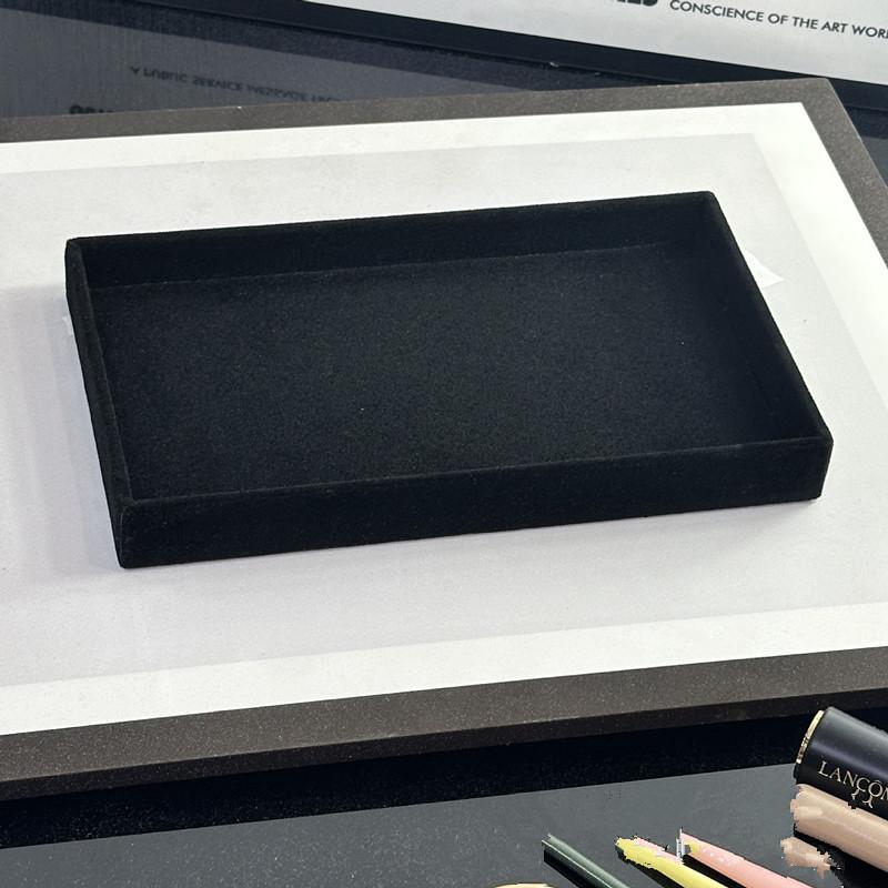 Высококачественный серый и черный фланелевый лоток для хранения ювелирных изделий в ящике, поднос для серег, колец, ожерелий, поднос для ювелирных изделий, реквизит для хранения ювелирных изделий 1pc
Высококачественный серый и черный фланелевый лоток для хранения ювелирных изделий в ящике, поднос для серег, колец, ожерелий, поднос для ювелирных изделий, реквизит для хранения ювелирных изделий 1pc