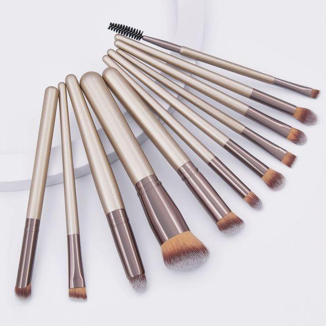 Stroke of Beauty - Set of 11: Makeup Brush Set of 11 - Champagne
Stroke of Beauty - Set of 11: Makeup Brush Set of 11 - Champagne