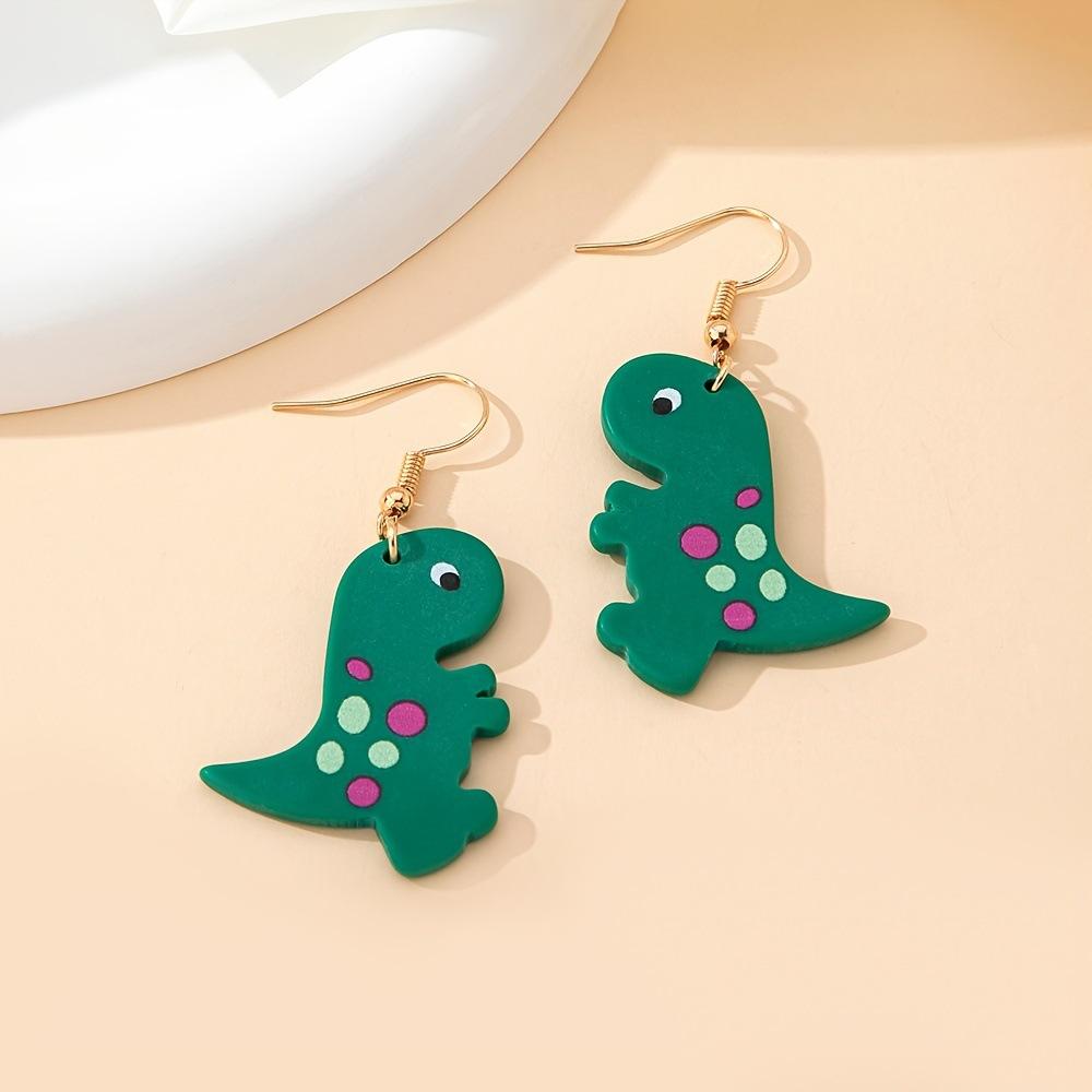 1 pair of cute version of green dinosaur acrylic material is fashionable and exquisite, and it is given to friends every day.
1 pair of cute version of green dinosaur acrylic material is fashionable and exquisite, and it is given to friends every day.