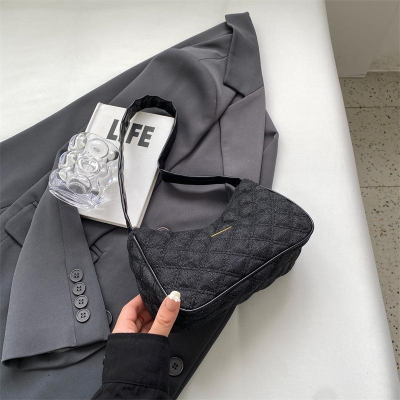 Нишевая дизайнерская женская сумка 2025 новая модная сумка под мышкой с бриллиантами квадратная сумка высококлассная на плечо сумка-мессенджер чёрный
Нишевая дизайнерская женская сумка 2025 новая модная сумка под мышкой с бриллиантами квадратная сумка высококлассная на плечо сумка-мессенджер чёрный