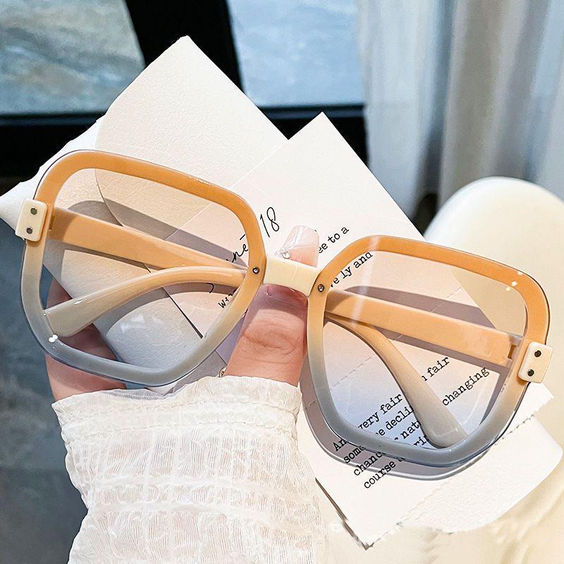 Gradient Large Frame Women s Sunglasses - Anti-UV, Versatile Fashion, Slimming Style
Gradient Large Frame Women s Sunglasses - Anti-UV, Versatile Fashion, Slimming Style