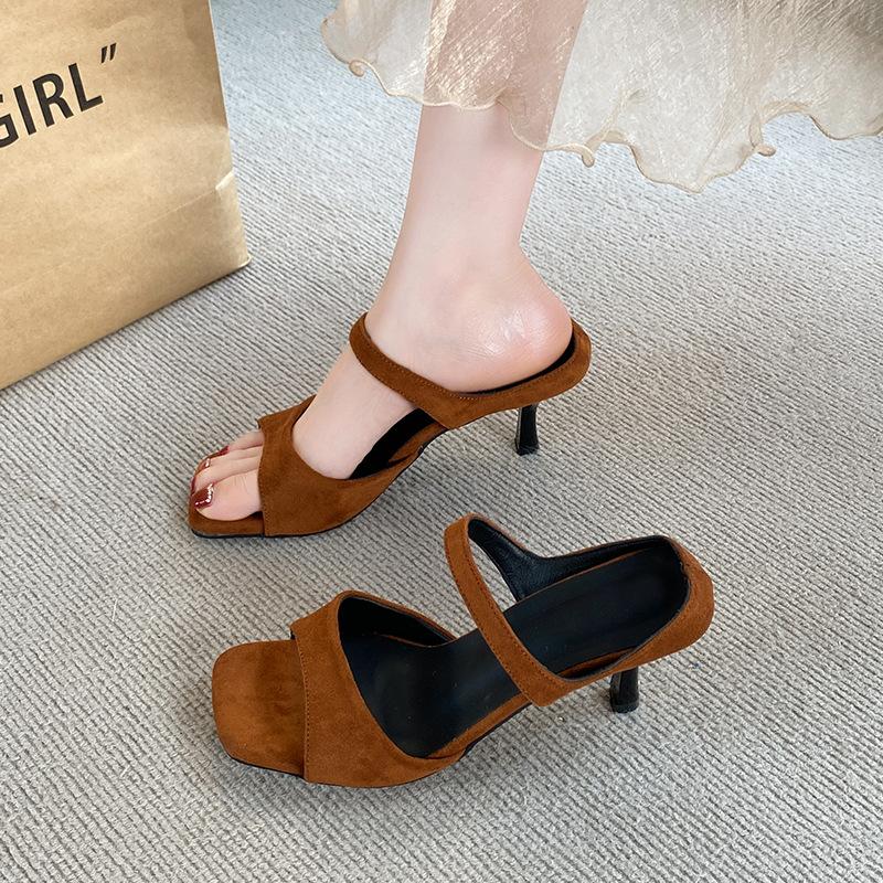 2025 лето новый замшевый однословный квадратный носок темперамент тонкий каблук фея стиль литературная леди универсальные высокий каблук крутые шлепанцы 42
2025 лето новый замшевый однословный квадратный носок темперамент тонкий каблук фея стиль литературная леди универсальные высокий каблук крутые шлепанцы 42