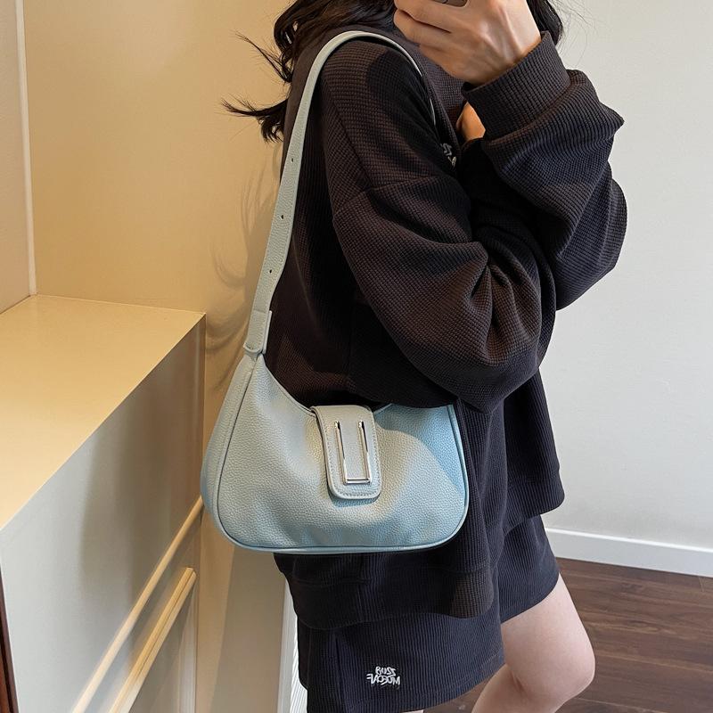 Premium small bag women s 2025 new summer versatile messenger bag one shoulder underarm dumpling bag синій
Premium small bag women s 2025 new summer versatile messenger bag one shoulder underarm dumpling bag синій