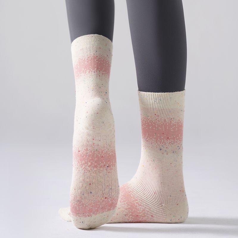 Round Toe Yoga Socks Non Slip Professional Female Color Dopamine Gradient Contrast Middle Tube Pure Cotton Pilates Sports Socks Spring Letter
Round Toe Yoga Socks Non Slip Professional Female Color Dopamine Gradient Contrast Middle Tube Pure Cotton Pilates Sports Socks Spring Letter