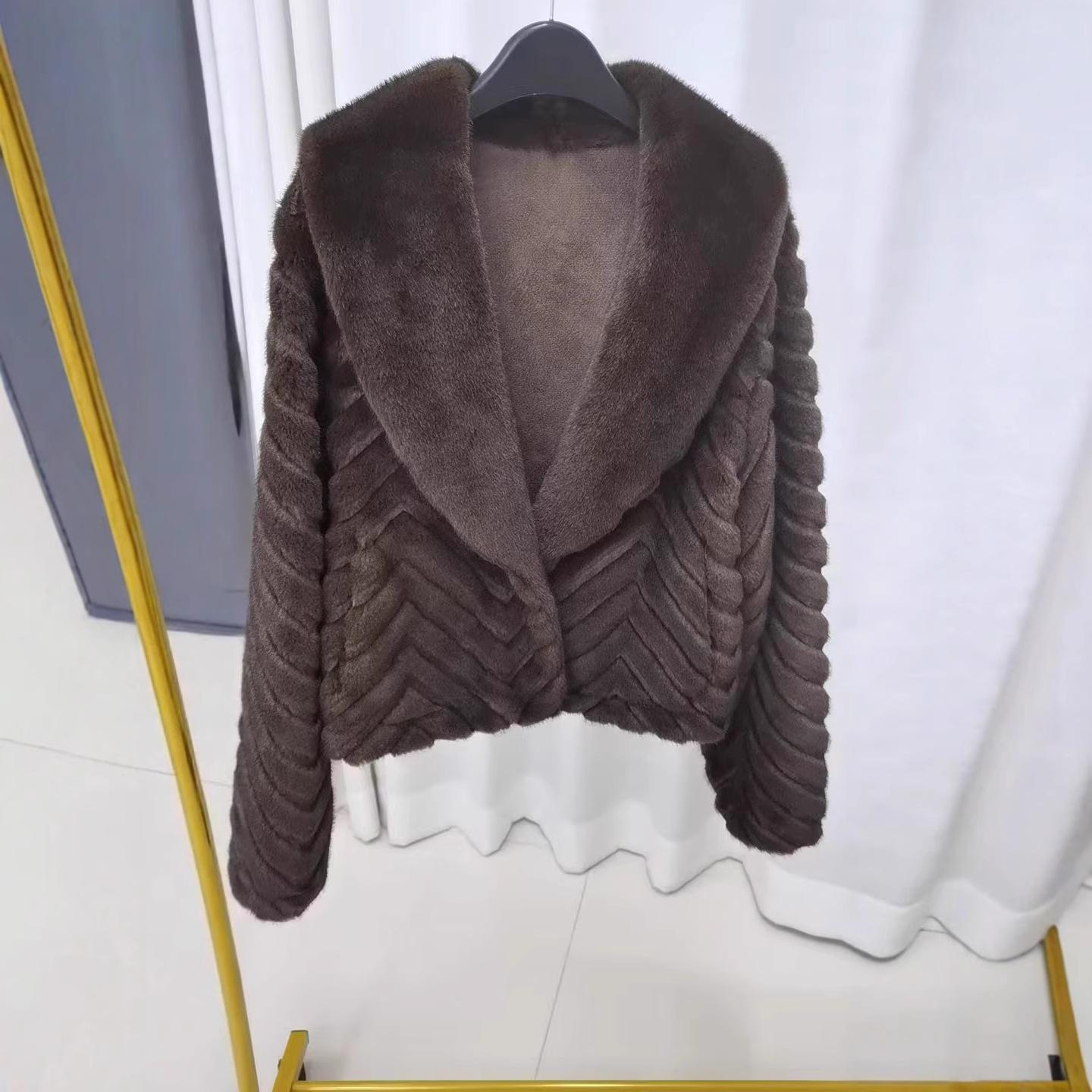 Пальто из искусственного меха норки на осень/зиму 2025 года, цельное, с узором «гусиная лапка» One size fits all
Пальто из искусственного меха норки на осень/зиму 2025 года, цельное, с узором «гусиная лапка» One size fits all