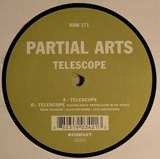 12-дюймовая пластинка PARTIAL ARTS - Telescope KOM171 Kompakt 2008 Германия Танцевальная и Электронная Б/У
12-дюймовая пластинка PARTIAL ARTS - Telescope KOM171 Kompakt 2008 Германия Танцевальная и Электронная Б/У