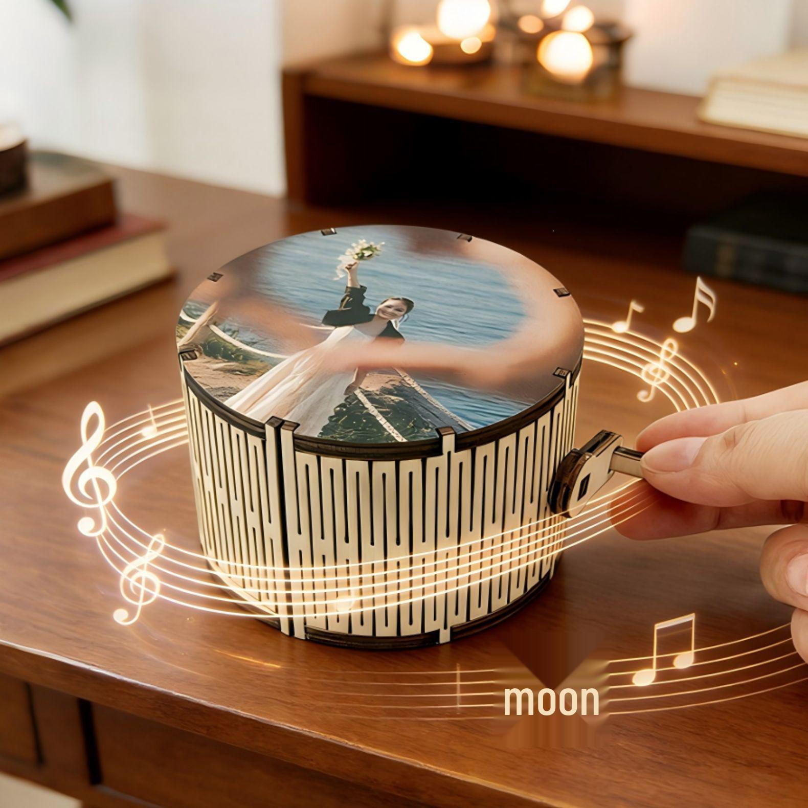 Personalized Wooden Hand-Crank Music Box – Custom Songs for Girl s Birthday or Mother s Day Gift 61×85×85mm
Personalized Wooden Hand-Crank Music Box – Custom Songs for Girl s Birthday or Mother s Day Gift 61×85×85mm