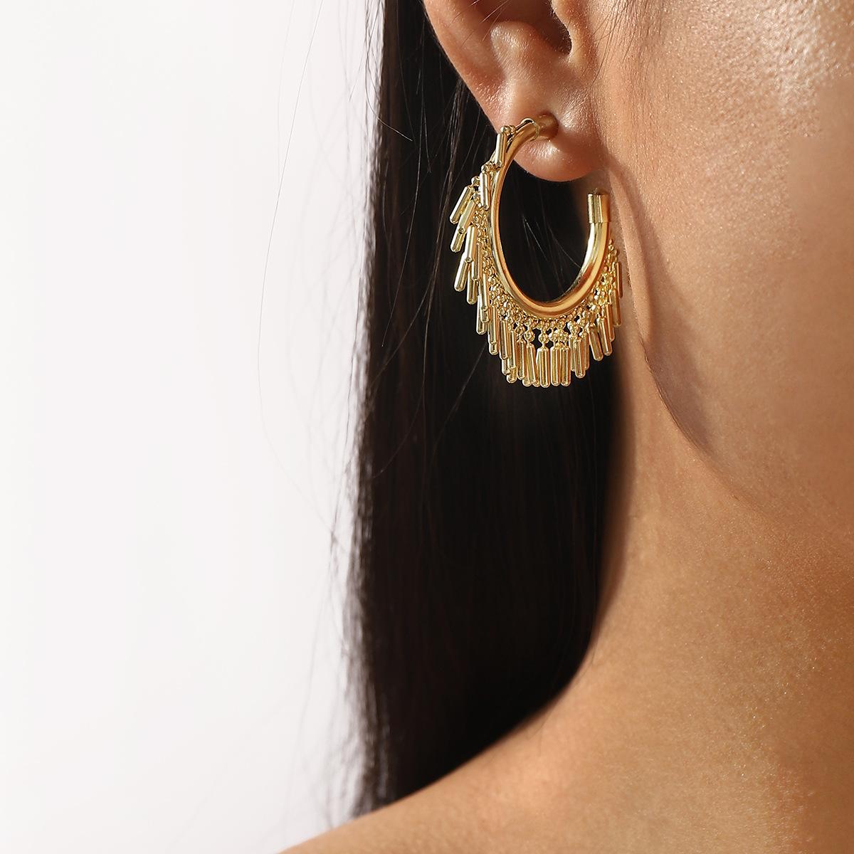 Модные серьги-подвески для женщин золотой
Модные серьги-подвески для женщин золотой