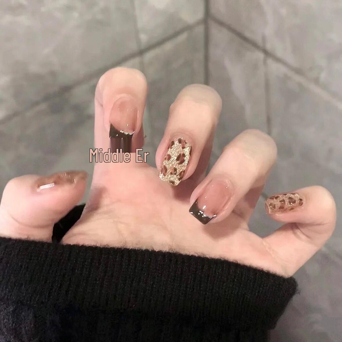 Xiaohongshu Golden Autumn Leopard Cat Eye Press-On Nails, Reddish-Brown Gradient French Style. 
Xiaohongshu Golden Autumn Leopard Cat Eye Press-On Nails, Reddish-Brown Gradient French Style.