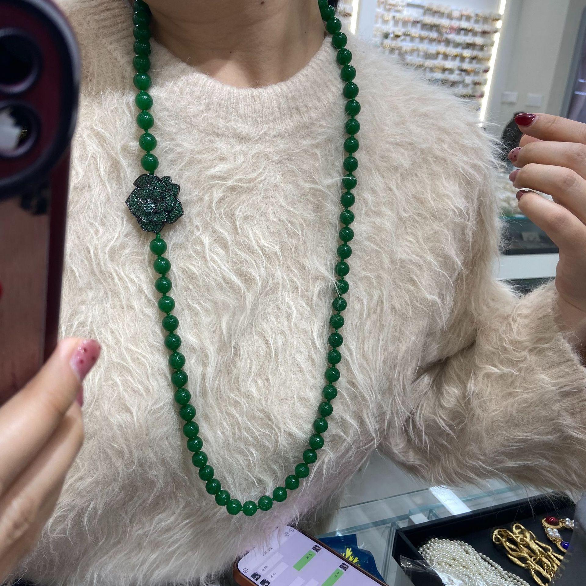 New Chinese Necklace, Women S Emerald Knotted Single-Layer Stacked Beaded Camellia Full Of Diamonds, Antique Long Sweater Chain
New Chinese Necklace, Women S Emerald Knotted Single-Layer Stacked Beaded Camellia Full Of Diamonds, Antique Long Sweater Chain