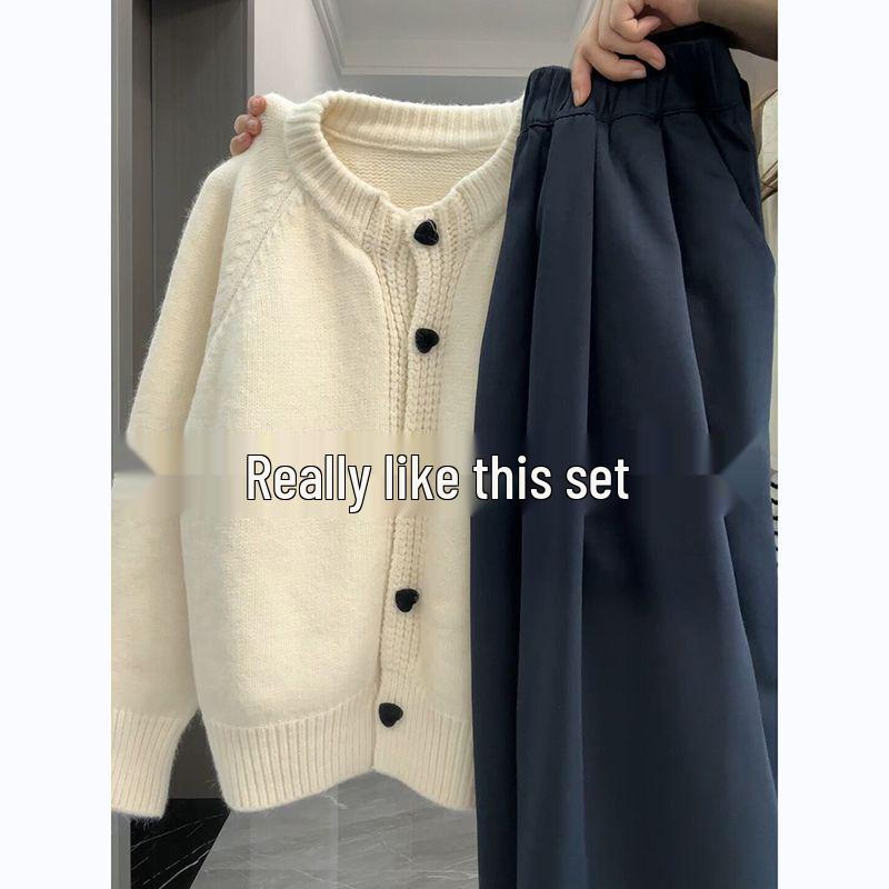 Plus Size Gentle Style Knit Cardigan & High Waist Wide Leg Pants Two-Piece Set for Autumn/Winter 2XL (125-140 jin)
Plus Size Gentle Style Knit Cardigan & High Waist Wide Leg Pants Two-Piece Set for Autumn/Winter 2XL (125-140 jin)