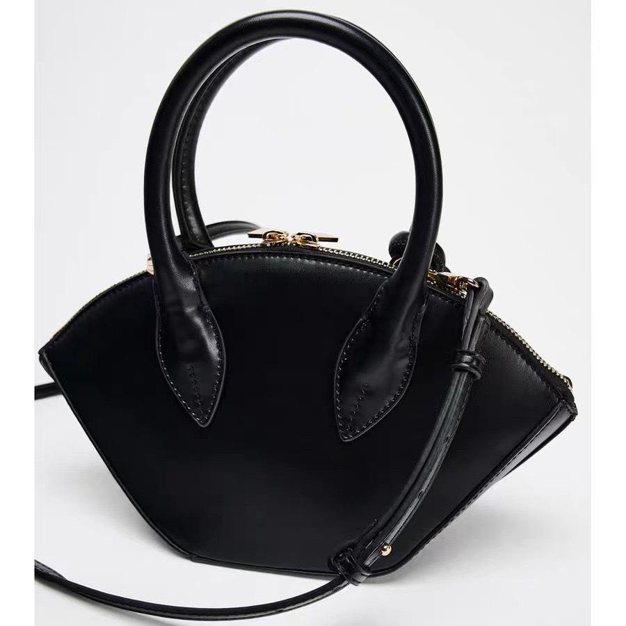Luxury Designer Shoulder Bag Large Capacity Fashi Handbag Trapezoid Trendy Crossbody Bag Fan-Shaped Bucket Bag for Women чёрный
Luxury Designer Shoulder Bag Large Capacity Fashi Handbag Trapezoid Trendy Crossbody Bag Fan-Shaped Bucket Bag for Women чёрный