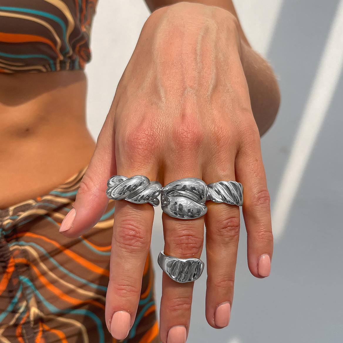4Pcs/Set Hip Hop Metal Rings for Women Men Punk Chunky Smooth Water Droplet Open Knuckle Joint Ring Hip Hop Zircon Wholesale
4Pcs/Set Hip Hop Metal Rings for Women Men Punk Chunky Smooth Water Droplet Open Knuckle Joint Ring Hip Hop Zircon Wholesale