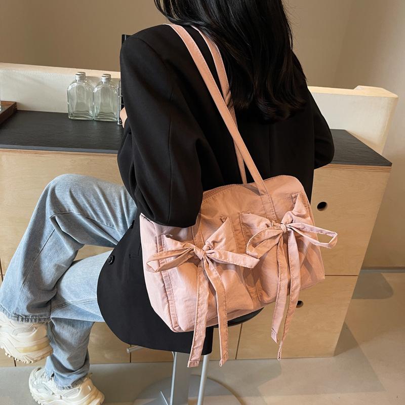 Yogodlns Women s Preppy Style Bow Nylon Shoulder Bag Versatile Solid Color Zipper Sweet Tote Bag for Commuting & Casual Outings 30x13x20cm чёрный
Yogodlns Women s Preppy Style Bow Nylon Shoulder Bag Versatile Solid Color Zipper Sweet Tote Bag for Commuting & Casual Outings 30x13x20cm чёрный