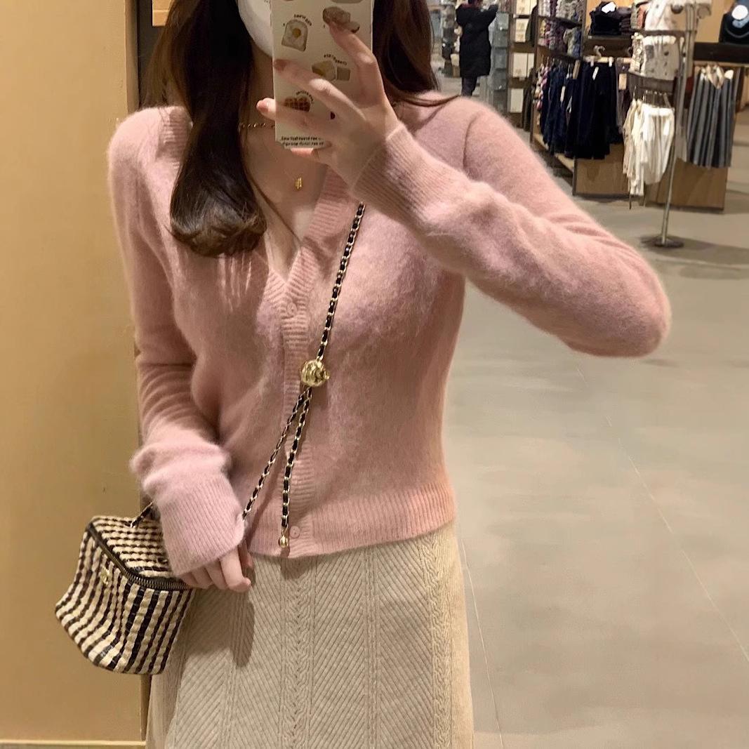 Elegant V-Neck Wool Knit Cardigan for Women - Korean Style, Spring/Autumn Short Sweater Jacket L
Elegant V-Neck Wool Knit Cardigan for Women - Korean Style, Spring/Autumn Short Sweater Jacket L