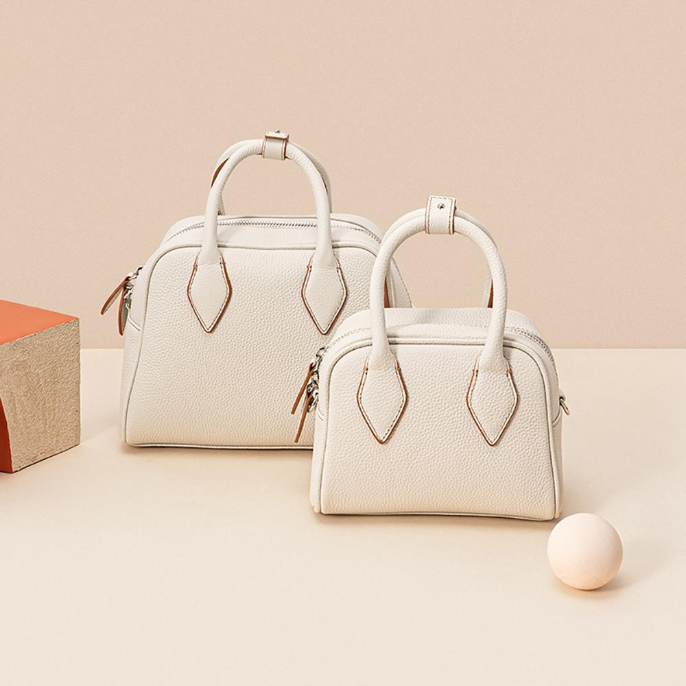 Large-capacity bags, versatile commuter women s handbags can be OEM to draw pictures and samples, Guangzhou luggage
Large-capacity bags, versatile commuter women s handbags can be OEM to draw pictures and samples, Guangzhou luggage