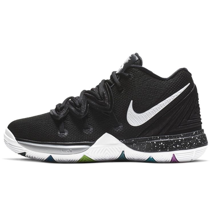 Nike Детские кроссовки Kyrie 5 PS Black Magic разноцветные белые AQ2458-901
Nike Детские кроссовки Kyrie 5 PS Black Magic разноцветные белые AQ2458-901