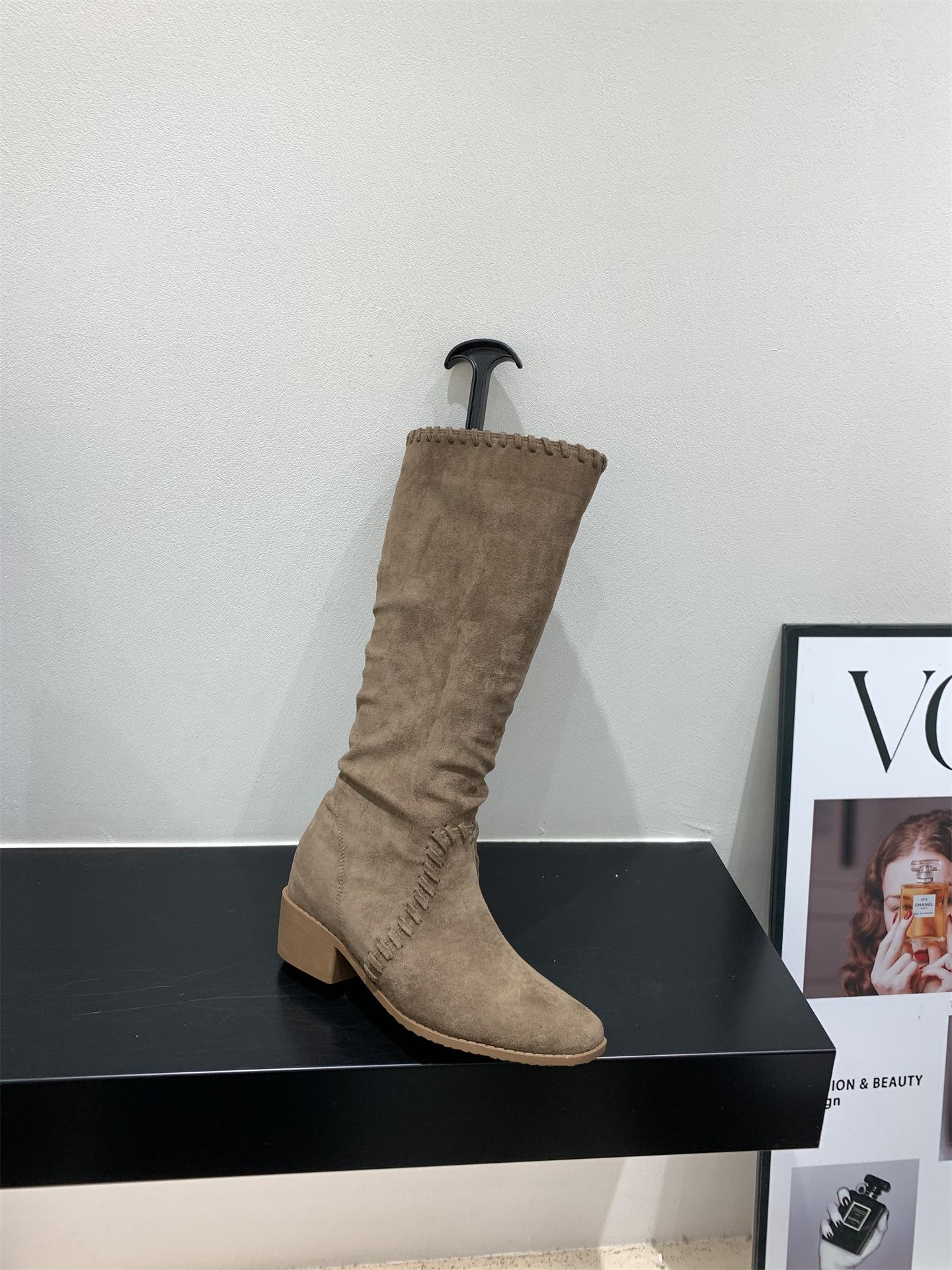 Niche High Heel Brown Boots Women s Boots 2025 Autumn and Winter Suede Skinny Boots Square Western Medium Boots 39
Niche High Heel Brown Boots Women s Boots 2025 Autumn and Winter Suede Skinny Boots Square Western Medium Boots 39