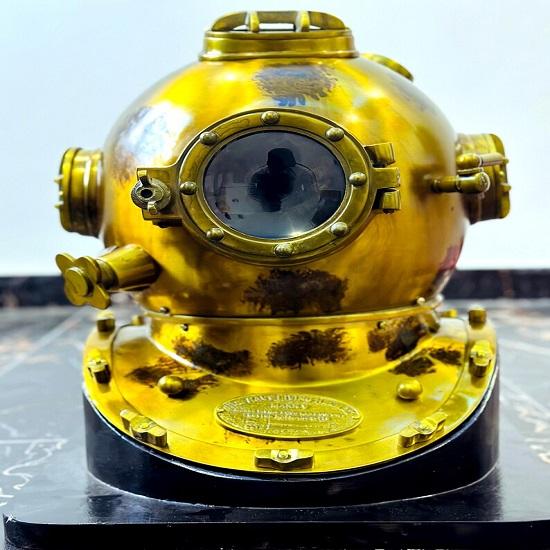 Commando Diving Helmet Nautical Golden Finish deep sea divers helmet Nautical Marine decor Best Gift Item
Commando Diving Helmet Nautical Golden Finish deep sea divers helmet Nautical Marine decor Best Gift Item