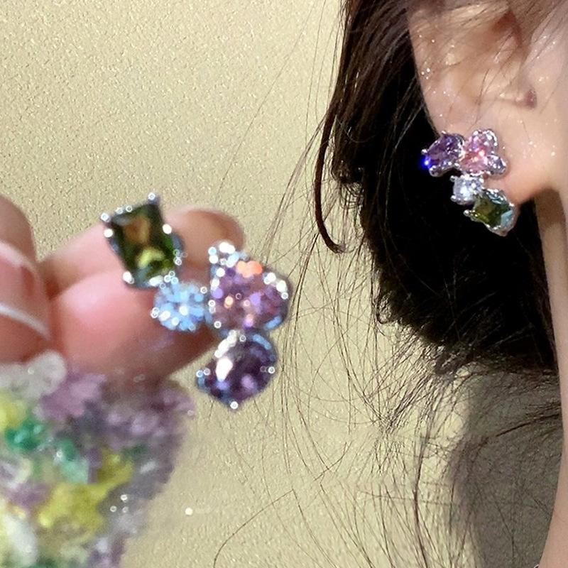 New Exquisite Geometric Colored Zircon Earrings For Women Fashionable Personalized Daily Accessory Party Zircon Birthday Gifts
New Exquisite Geometric Colored Zircon Earrings For Women Fashionable Personalized Daily Accessory Party Zircon Birthday Gifts