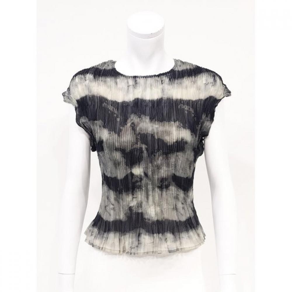 Crystal Crushed Pleats Top 432 126 Single option
Crystal Crushed Pleats Top 432 126 Single option