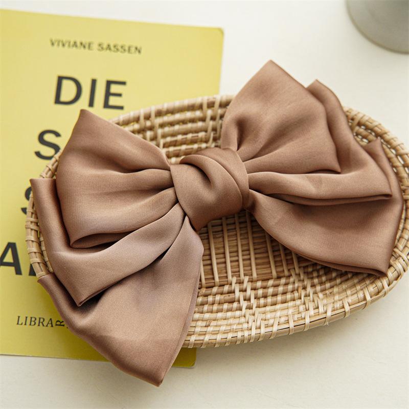 Three-layer Large Bow Hairpin with Satin-covered Spring Clip At The Back of The Head. Winter and Autumn Hair Accessory Clip Hairpin. колір світло кави
Three-layer Large Bow Hairpin with Satin-covered Spring Clip At The Back of The Head. Winter and Autumn Hair Accessory Clip Hairpin. колір світло кави