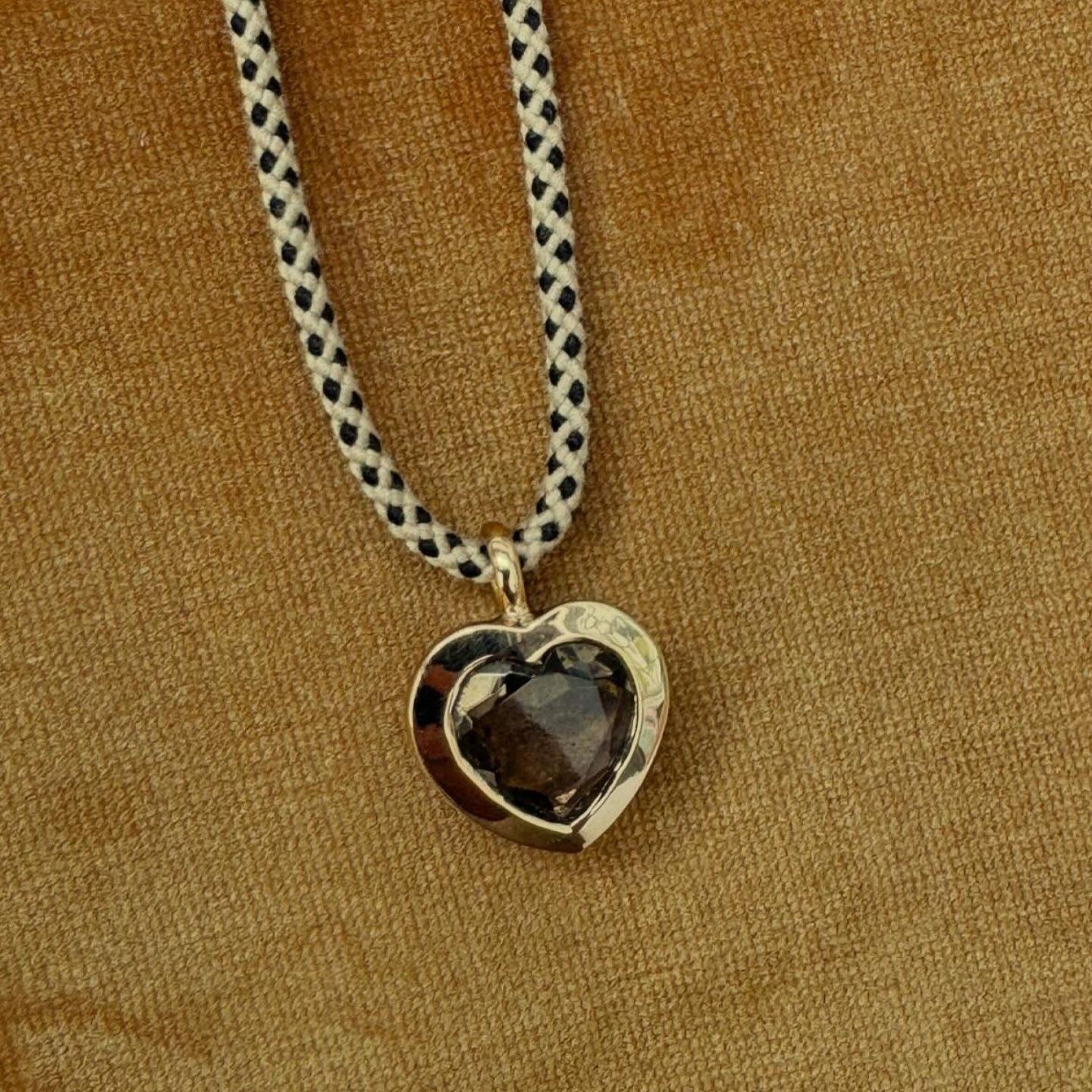 Stainless Steel Love Necklace, Retro Color Rope With Diamonds, Heart-Shaped Niche Design, Daily Jewelry
Stainless Steel Love Necklace, Retro Color Rope With Diamonds, Heart-Shaped Niche Design, Daily Jewelry