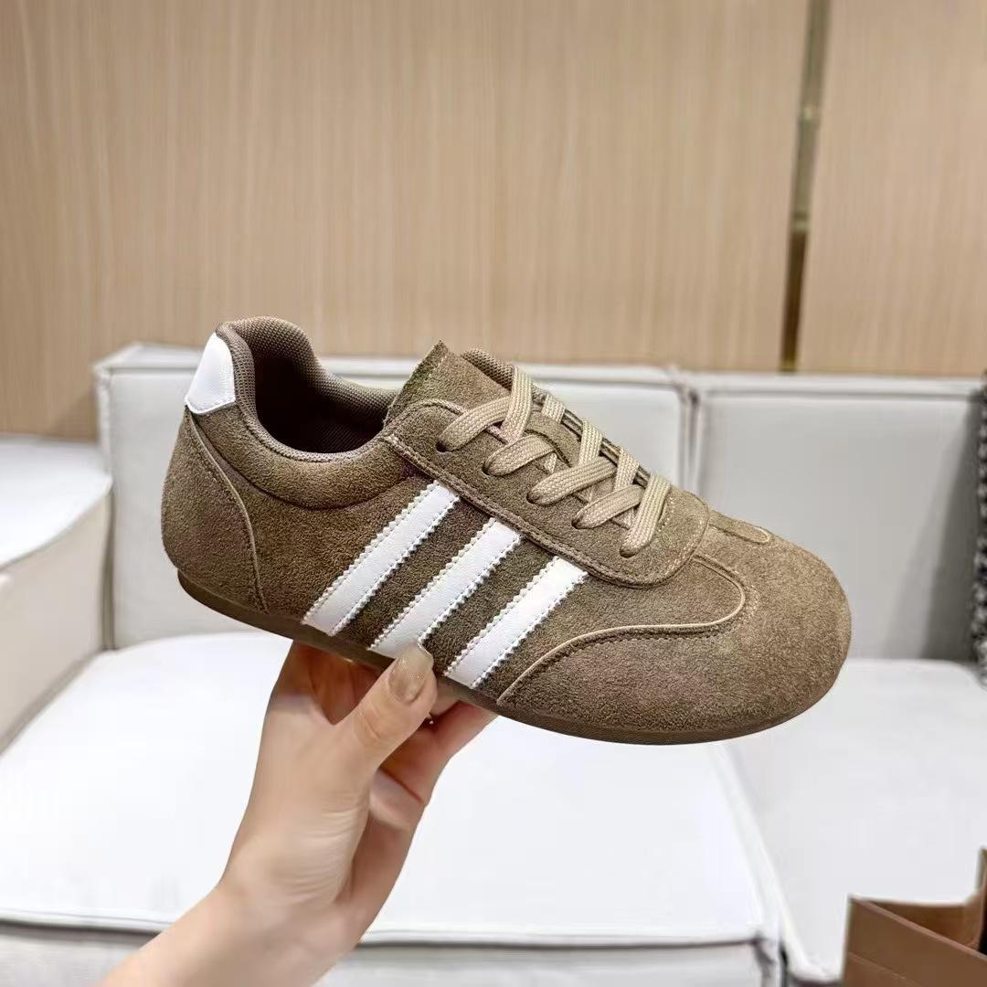 Ретро женские новые повседневные спортивные кеды на плоской подошве, дышащие и универсальные маленькие ленивые повседневные туфли 40
Ретро женские новые повседневные спортивные кеды на плоской подошве, дышащие и универсальные маленькие ленивые повседневные туфли 40