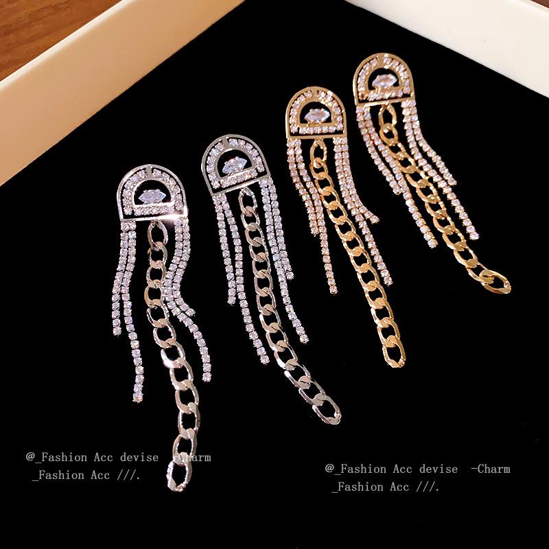 Luxury Geometric Zircon Chain Dangle Earrings – Elegant, Light, and Atmospheric Design for Women
Luxury Geometric Zircon Chain Dangle Earrings – Elegant, Light, and Atmospheric Design for Women
