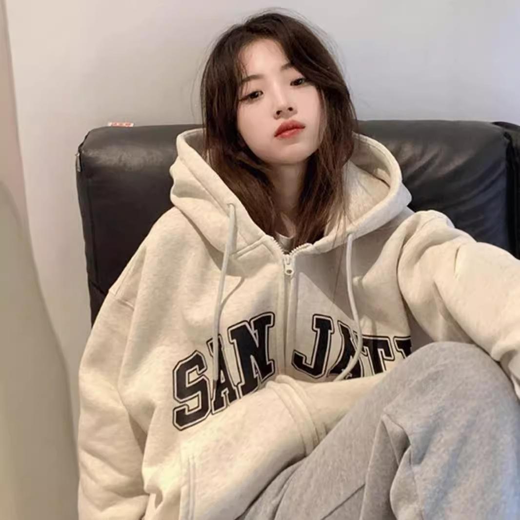 New Zipper Cardigan Jacket for Women In Autumn and Winter New Retro Hooded Sweatshirt Lazy Style Top S
New Zipper Cardigan Jacket for Women In Autumn and Winter New Retro Hooded Sweatshirt Lazy Style Top S