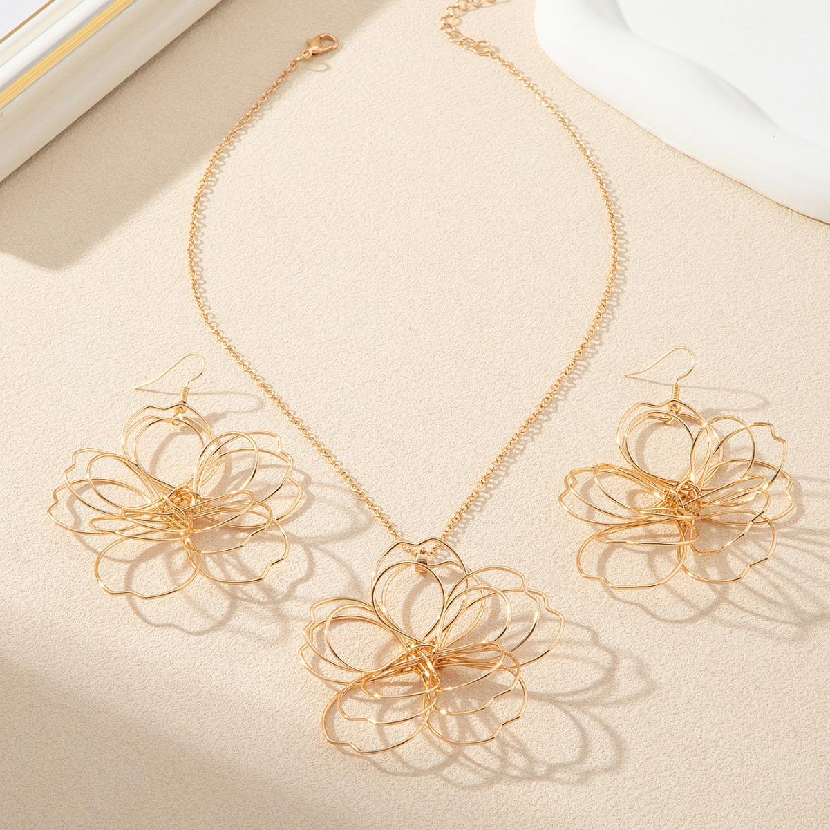 1 pair of hollow flower necklaces, earrings, sets, high-end temperament, elegant style, versatile, niche, high-end
1 pair of hollow flower necklaces, earrings, sets, high-end temperament, elegant style, versatile, niche, high-end