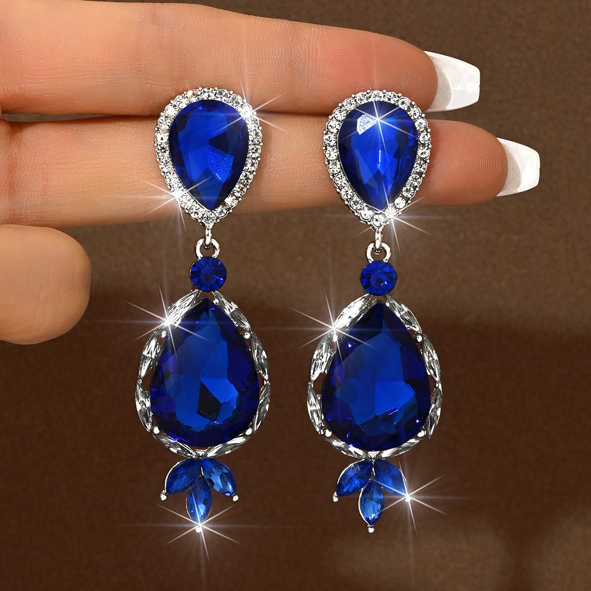 Fashion Personality Retro Court Style Earrings Gemstone Long Earrings Niche Light Luxury Earrings
Fashion Personality Retro Court Style Earrings Gemstone Long Earrings Niche Light Luxury Earrings