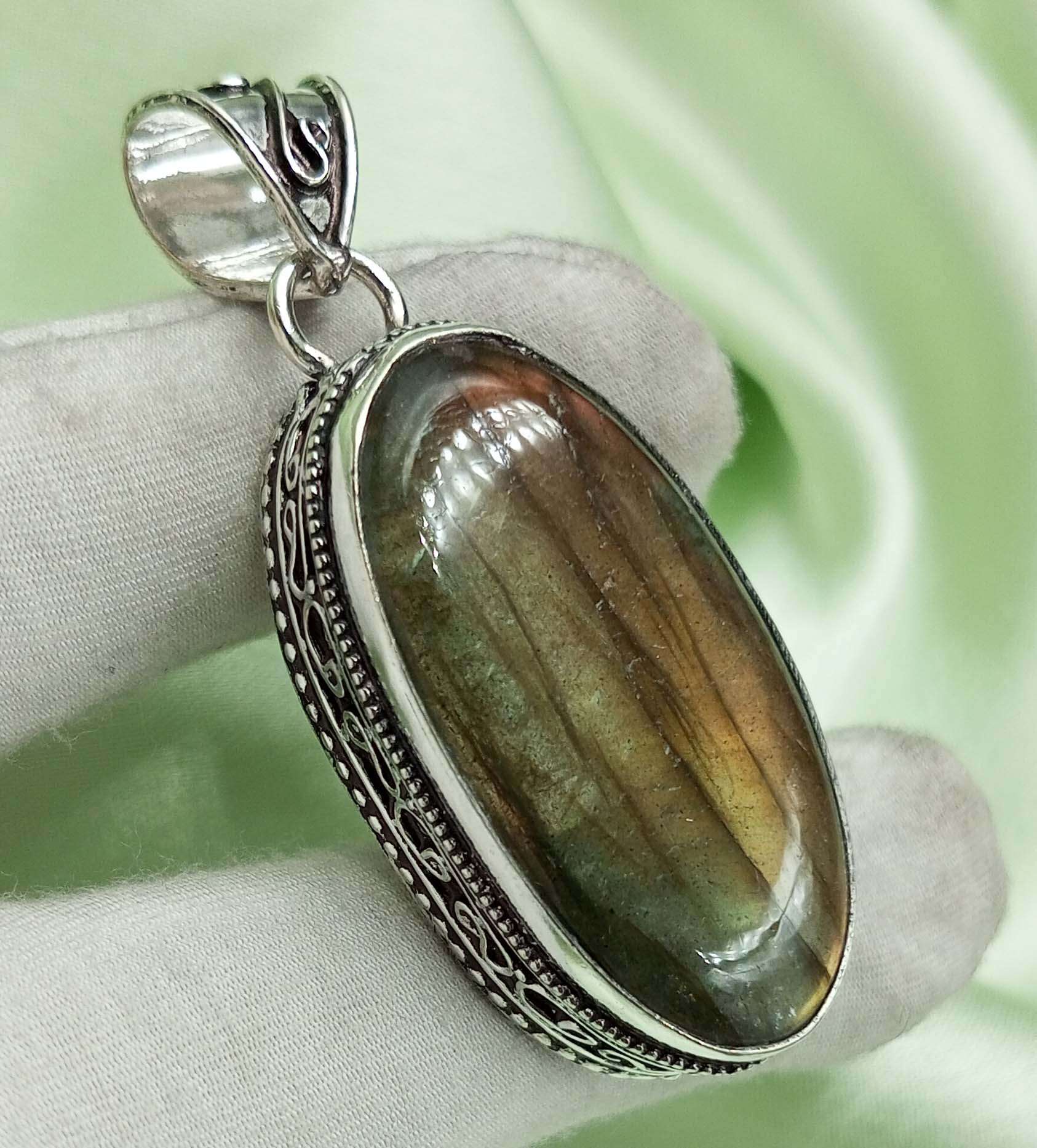 Лабрадорит 925 пробы посеребренный антикварный винтажный 2-дюймовый приблизительно овальный кулон AVPP56
Лабрадорит 925 пробы посеребренный антикварный винтажный 2-дюймовый приблизительно овальный кулон AVPP56