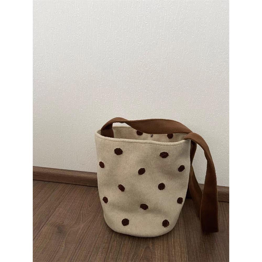 Bubble tea polka dot bucket bag polka dot bag 2025 new niche design shoulder messenger bag commuter bag women
Bubble tea polka dot bucket bag polka dot bag 2025 new niche design shoulder messenger bag commuter bag women