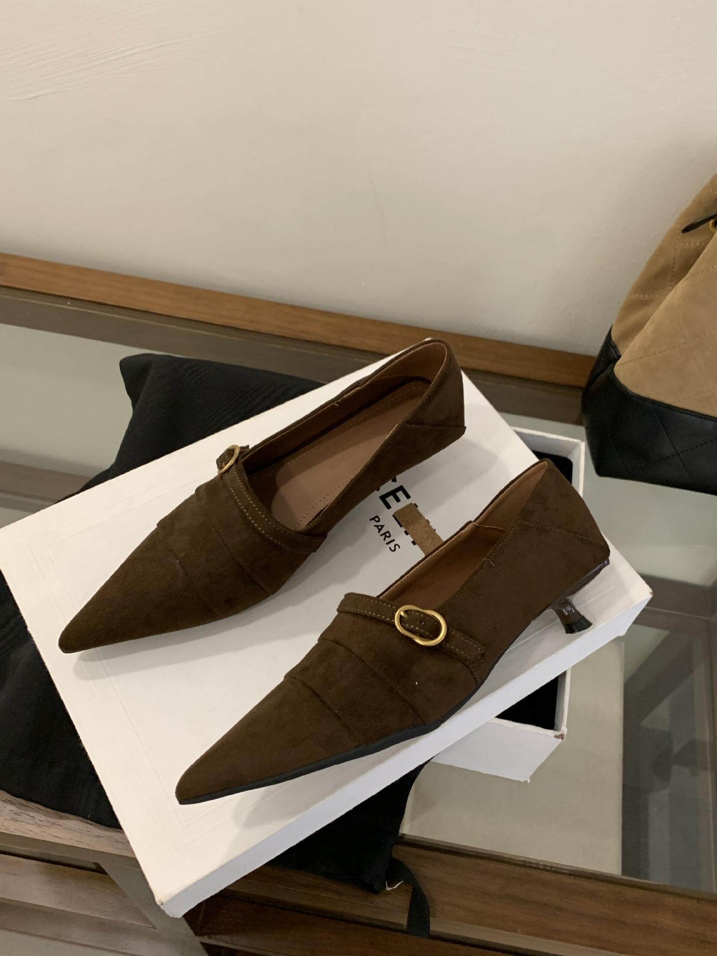 2025 new French single shoes niche thin heel low heel small leather shoes pointed temperament fashionable versatile single shoes women 39 зелёный
2025 new French single shoes niche thin heel low heel small leather shoes pointed temperament fashionable versatile single shoes women 39 зелёный