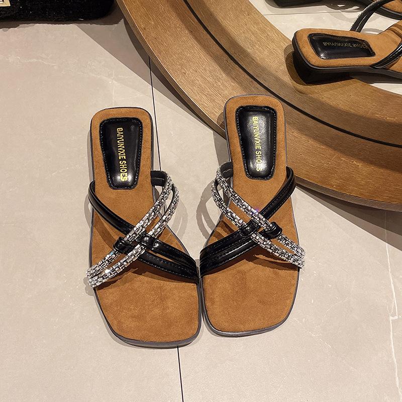 Internet celebrity fashion cool slippers women s summer wear high sense with skirt new French flat casual beach shoes 40 чёрный
Internet celebrity fashion cool slippers women s summer wear high sense with skirt new French flat casual beach shoes 40 чёрный