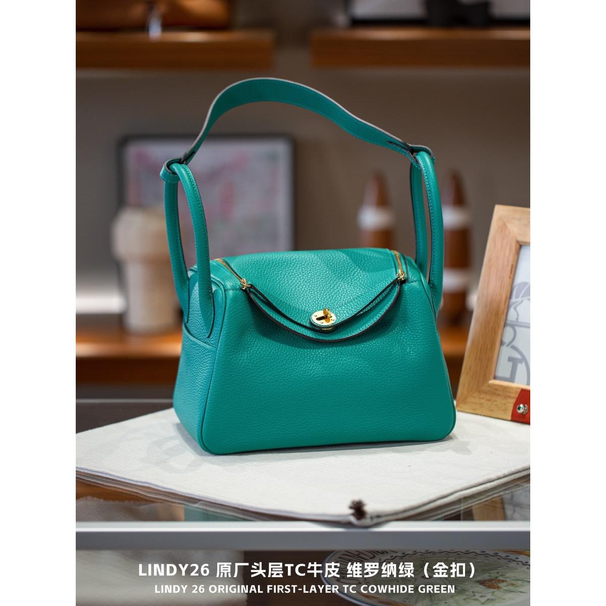 Kazilan LIndi 26TC leather new lychee pattern Lindy bag pillow single shoulder oblique span portable large-capacity women s bag 26cm
Kazilan LIndi 26TC leather new lychee pattern Lindy bag pillow single shoulder oblique span portable large-capacity women s bag 26cm