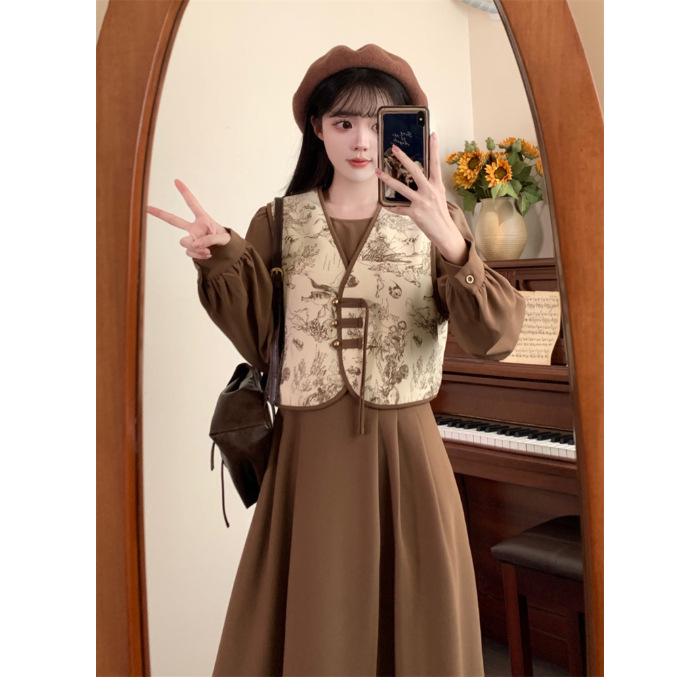 Платье-жилет в стиле ретро в китайском стиле с пуговицами большого размера - утягивающий талию комплект из двух предметов на весну/осень M
Платье-жилет в стиле ретро в китайском стиле с пуговицами большого размера - утягивающий талию комплект из двух предметов на весну/осень M