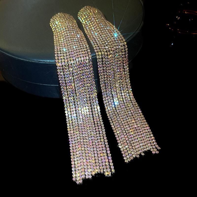 Silver needles full of diamonds, long metal fringed earrings, European and American exaggerated high-end studs, niche versatile earrings, women
Silver needles full of diamonds, long metal fringed earrings, European and American exaggerated high-end studs, niche versatile earrings, women