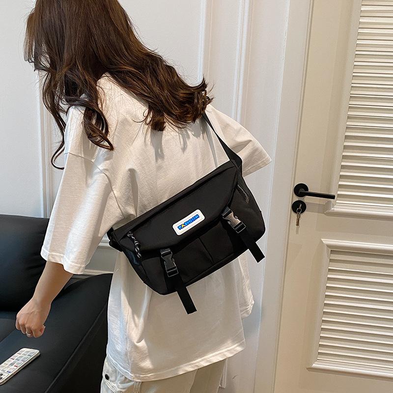 Crossbody bag Large capacity fashion locomotive shoulder bag Men s and women s trendy brand nylon alphabet casual messenger bag one size fits all білий
Crossbody bag Large capacity fashion locomotive shoulder bag Men s and women s trendy brand nylon alphabet casual messenger bag one size fits all білий